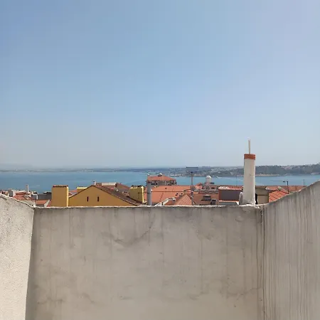 Rent4rest Castle View Family & Friends In Bairro Alto * ליסבון